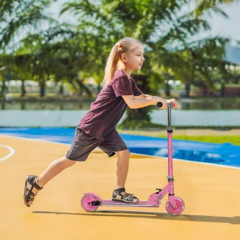   Gyerek roller LED kerekekkel, 124 mm-es kerekek, összecsukható, állítható magasságú, zenével, hátsó fékkel, rózsaszín
