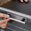 Mini sütő 10 L 750W 100-230℃ 60 perces időzítővel, sütőlappal, grillráccsal és kivehető alsó tálcával, pizzakemence ezüst színű