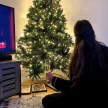 Karácsonyfa, 700 meleg fehér LED, 2154 ág, lángálló, műanyag/fém, 210 x 142 cm, zöld