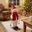  Singender Skifahrer-Weihnachtsmann, 65 cm, animierte Weihnachtsfigur mit Skiern, Stöcken und Sound-/Berührungsaktivierung