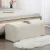 Modern hálószobai pad, kárpitozott pad fa vázzal, teherbírás akár 220 kg, lábtartó, krémfehér