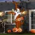 Önfelfújó halloweeni dekoráció LED-es fényekkel, fúvóval és rögzítőelemekkel együtt, 156cm x 107cm x 274cm