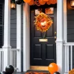 Halloween koszorú, hátborzongató tök dizájn, őszi levelek, fényeffektek, műanyag