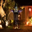 183 cm-es Halloween dekoráció, függő Halloween boszorkány LED fényekkel, hangfunkcióval, állítható karokkal, szájjal
