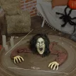 Mászó zombi dekoráció Halloweenre, hangokkal, fényekkel, elemes