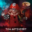 Ijesztő bohóc, Halloween animatronikus, 173 cm, világító szemek, hangaktiválás, mozgatható karok és fej, elemes, műanyag, fém, piros