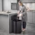  40 L Küchen-Tretmülleimer mit Soft-Close- und Offenhalte-Deckel, herausnehmbarem Inneneimer, Edelstahl, Schwarz