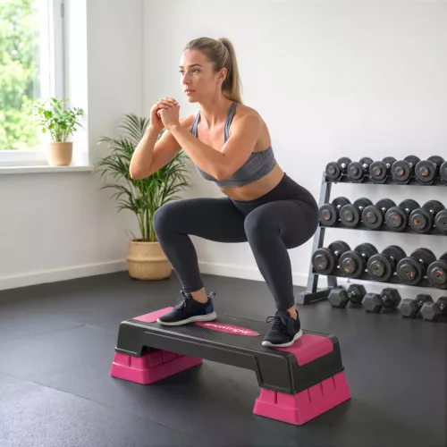 Magasságban állítható lépődeszka, fitnesz aerobik lépőpad 3 szinttel (12/17,5/22,5 cm), csúszásgátló szőnyeg, fekete+rózsaszín
