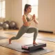 Magasságban állítható lépődeszka, fitnesz aerobik lépőpad 2 szinttel (11/16 cm), 2 ellenállás-szalaggal, csúszásgátló szőnyeggel, rózsaszín