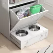 Kisállat etetőállomás, kisállat-tároló szekrény, etetőtálakkal, póráztartó akasztókkal, MDF, fehér