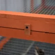 Kültéri kifutó kisállatoknak, zsanéros tető, fenyőfa, narancssárga