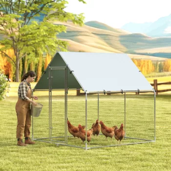   Horganyzott acél csirkeól időjárásálló UV tetőborítással és zárható ajtóval, 2x2x2 m, ezüst színű